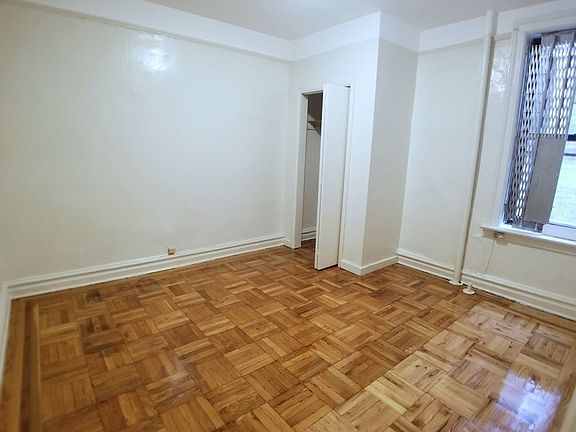 3rd image of 334 Montgomery St #2