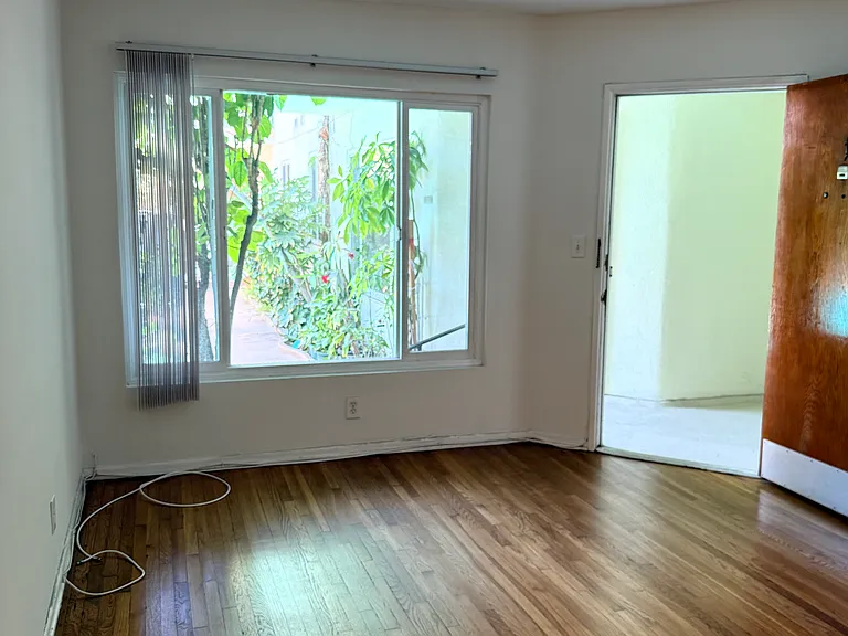 1138 S La Cienega Blvd #1 — Photo 14