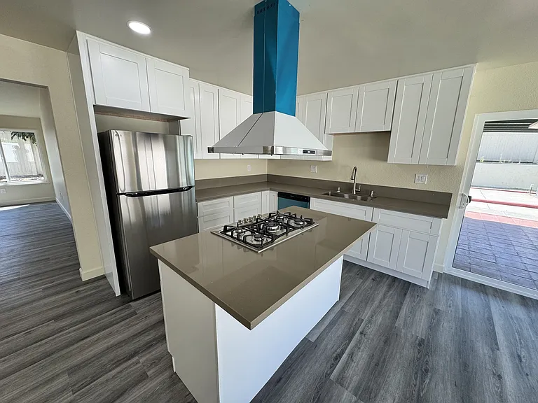 916 Avenida Ysidora — Photo 7