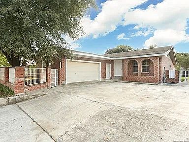 1st image of 2623 Irwin Dr #1