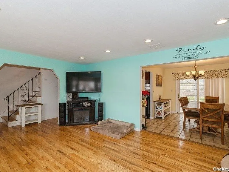 217 Bellerose Ave — Photo 2