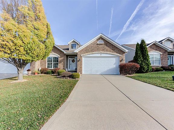 3rd image of 38 Hampton Place Ct