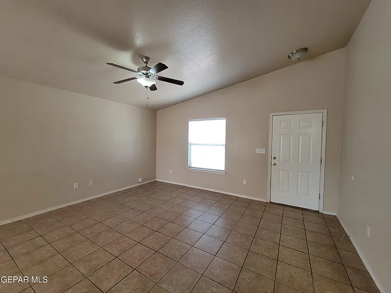 14211 Otter Point Dr — Photo 8