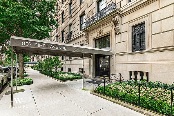 Sold by Warburg | media 34