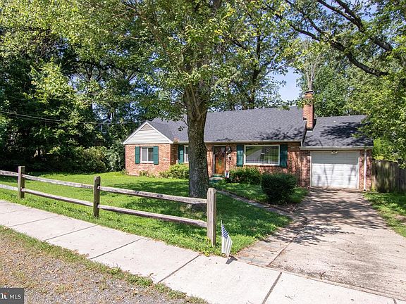 4th image of 7104 Village Dr