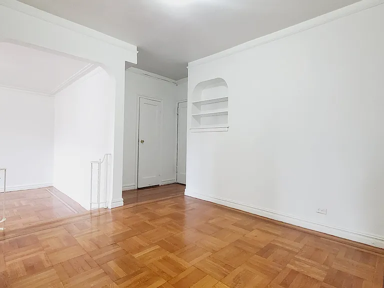 711 Walton Ave #4J — Photo 9