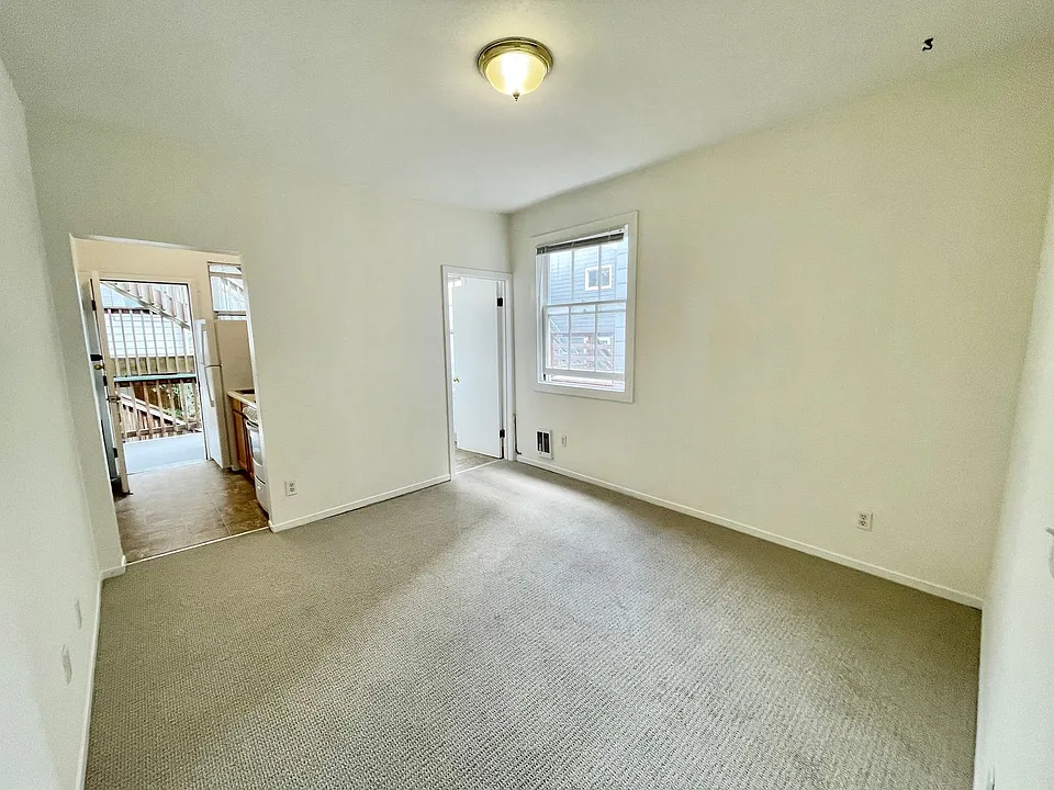 582 Grove St #2