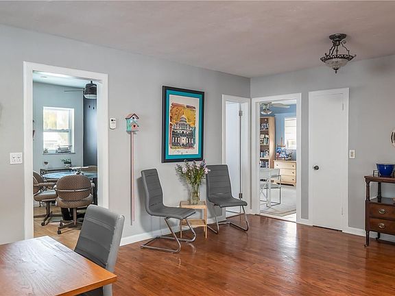 4th image of 523 E Davis Blvd