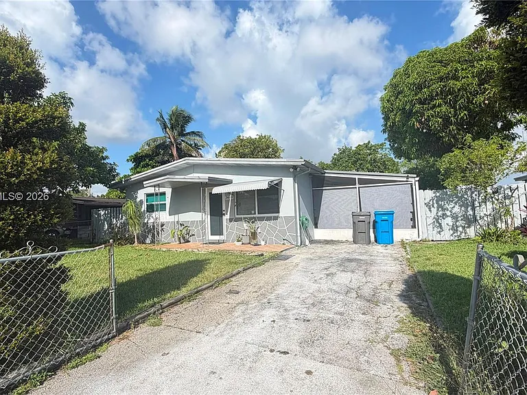3610 SW 39th Ave — Photo 1