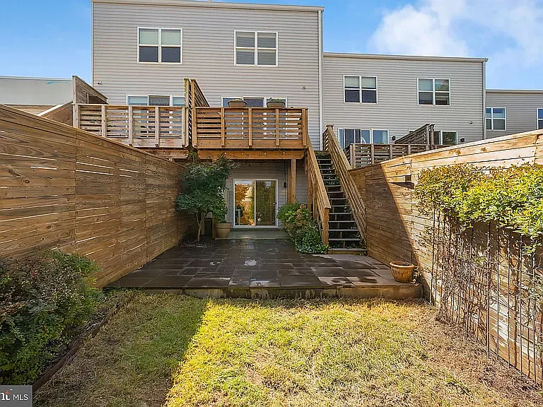 1030 Perry St NE — Photo 7