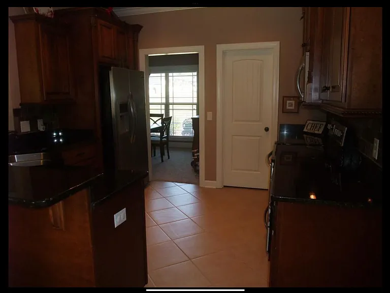 400 Valley Chase Dr — Photo 10