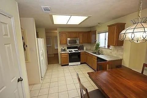 4th image of 4122 Forest Leaf Cir