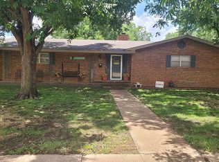 2501 N 3rd St, Tahoka, TX 79373