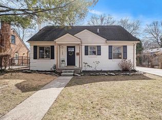 1243 Hawthorne Rd, Grosse Pointe Woods, MI 48236