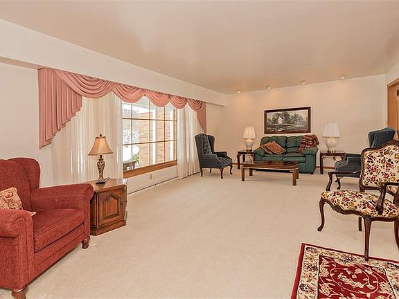 5th image of 34340 Lakeview Dr