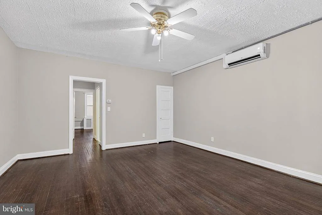 1 bed, 850 sqft, $2,200 — Photo 3