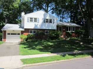 33 Merritt Dr, Lawrence Township, NJ 08648