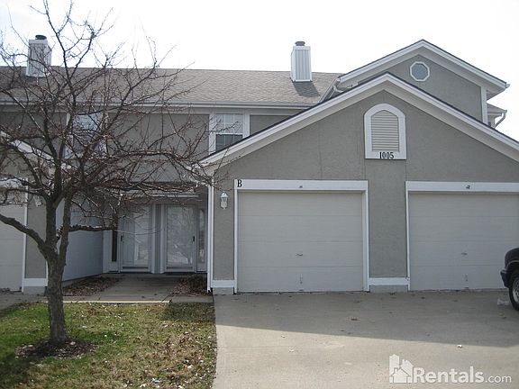 2nd image of 1001 NE Whispering Winds Cir Unit 82