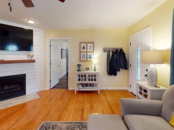 5th image of 5262 Rolling Springs Dr