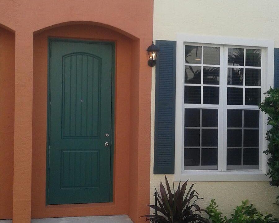 1st image of 704 SW 1st Dr