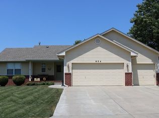 804 Country Ln, Newton, KS 67114