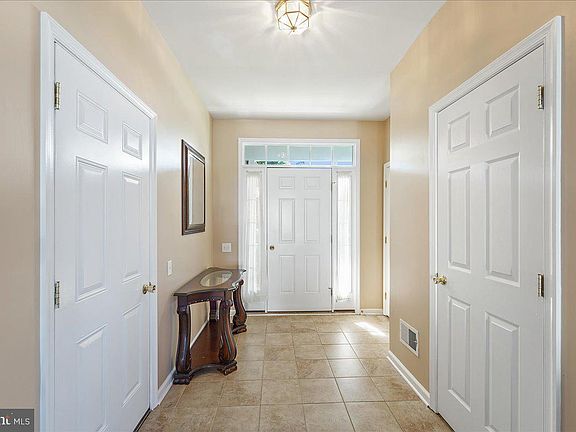 4th image of 20 Ferndale Dr