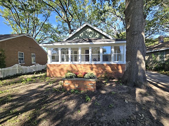 2nd image of 2933 Leahy St