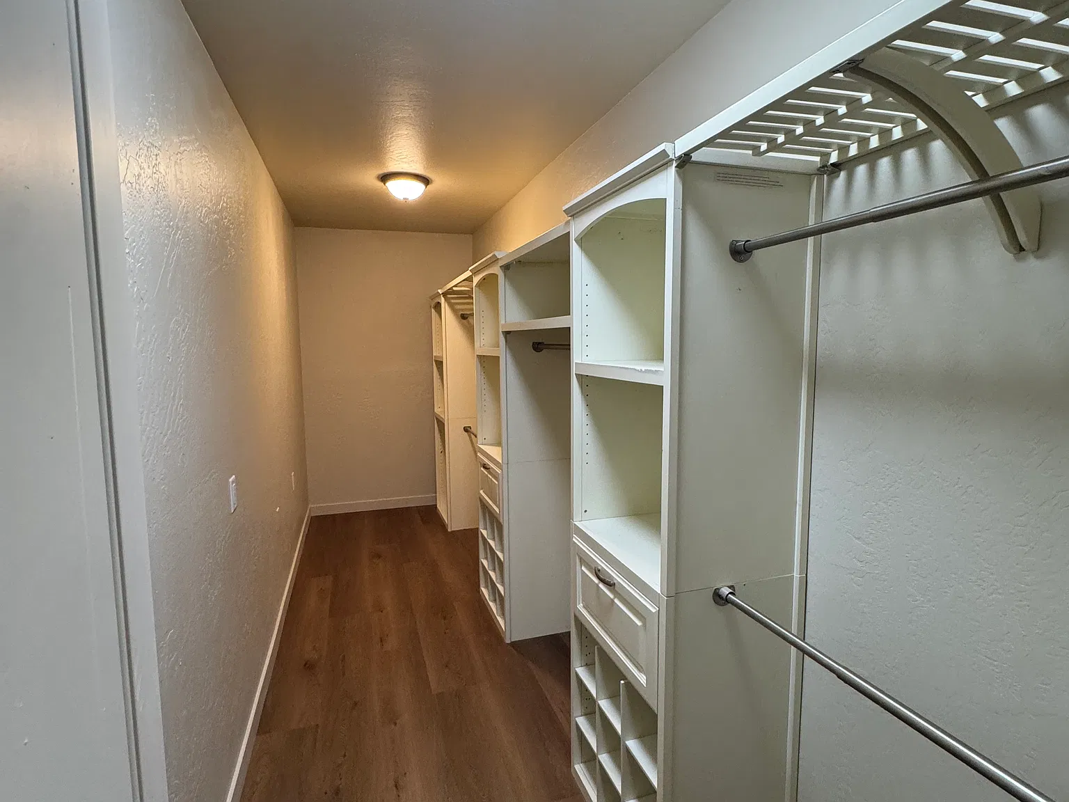 Studio, 900 sqft, $1,500 — Photo 1
