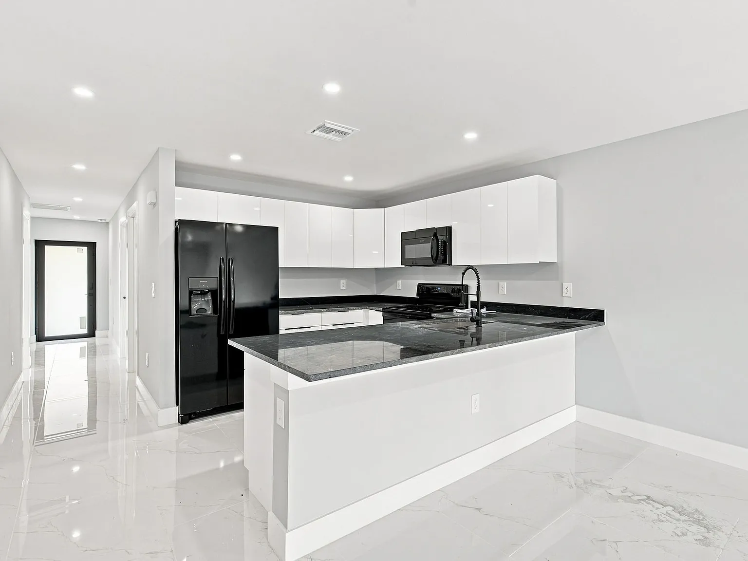 3 bed, 1200 sqft, $1,850 — Photo 2