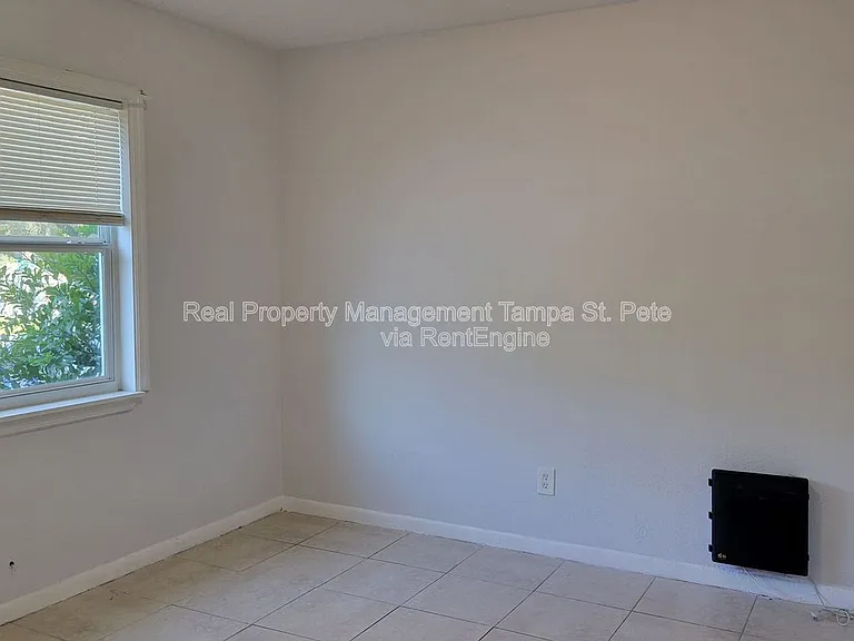 8429 N 39th St #4 — Photo 9