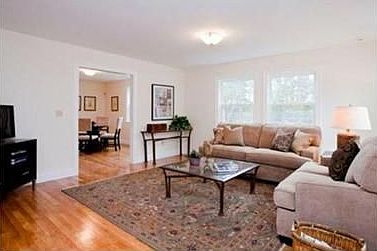 4th image of 79 Evelyn Rd