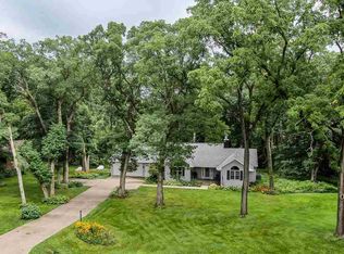 15450 Southwood Ct, Peosta, IA 52068