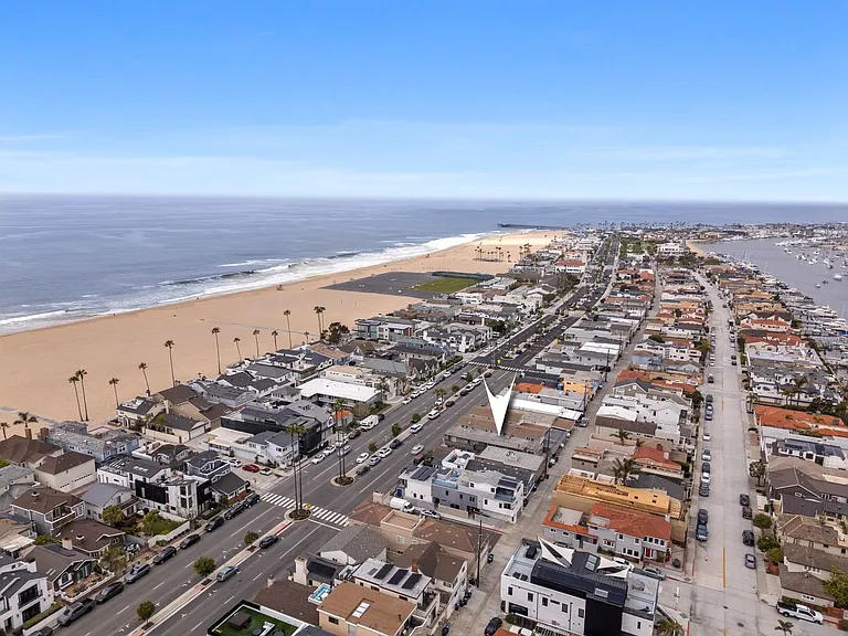 1114 W Balboa Blvd — Photo 4