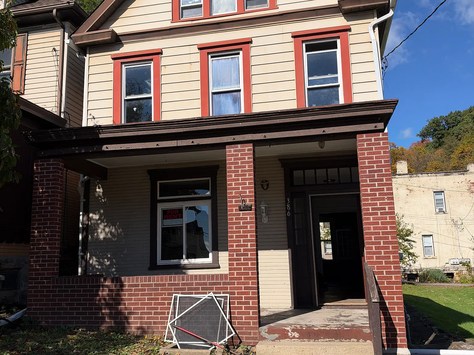3 bed, 1700 sqft, $1,300 — Photo 1