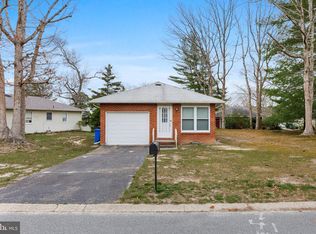 1 Magnolia Rd, Manahawkin, NJ 08050