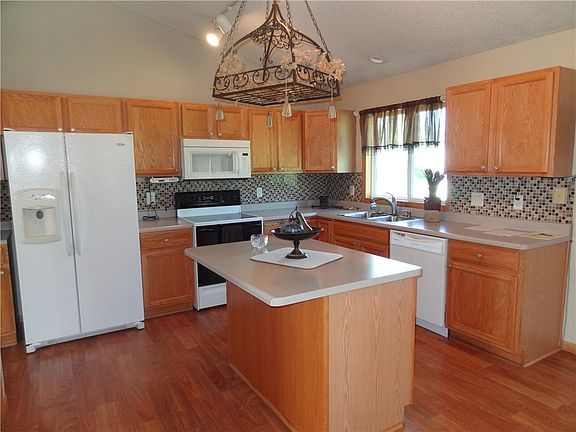 5th image of 209 Rogers Dr