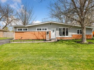 325 John St, North Aurora, IL 60542