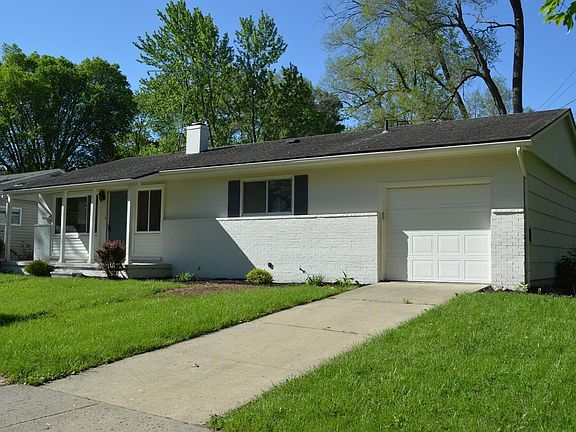 3rd image of 2207 N Circle Dr
