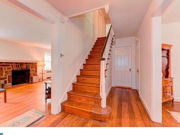 3rd image of 719 Penfield Ave