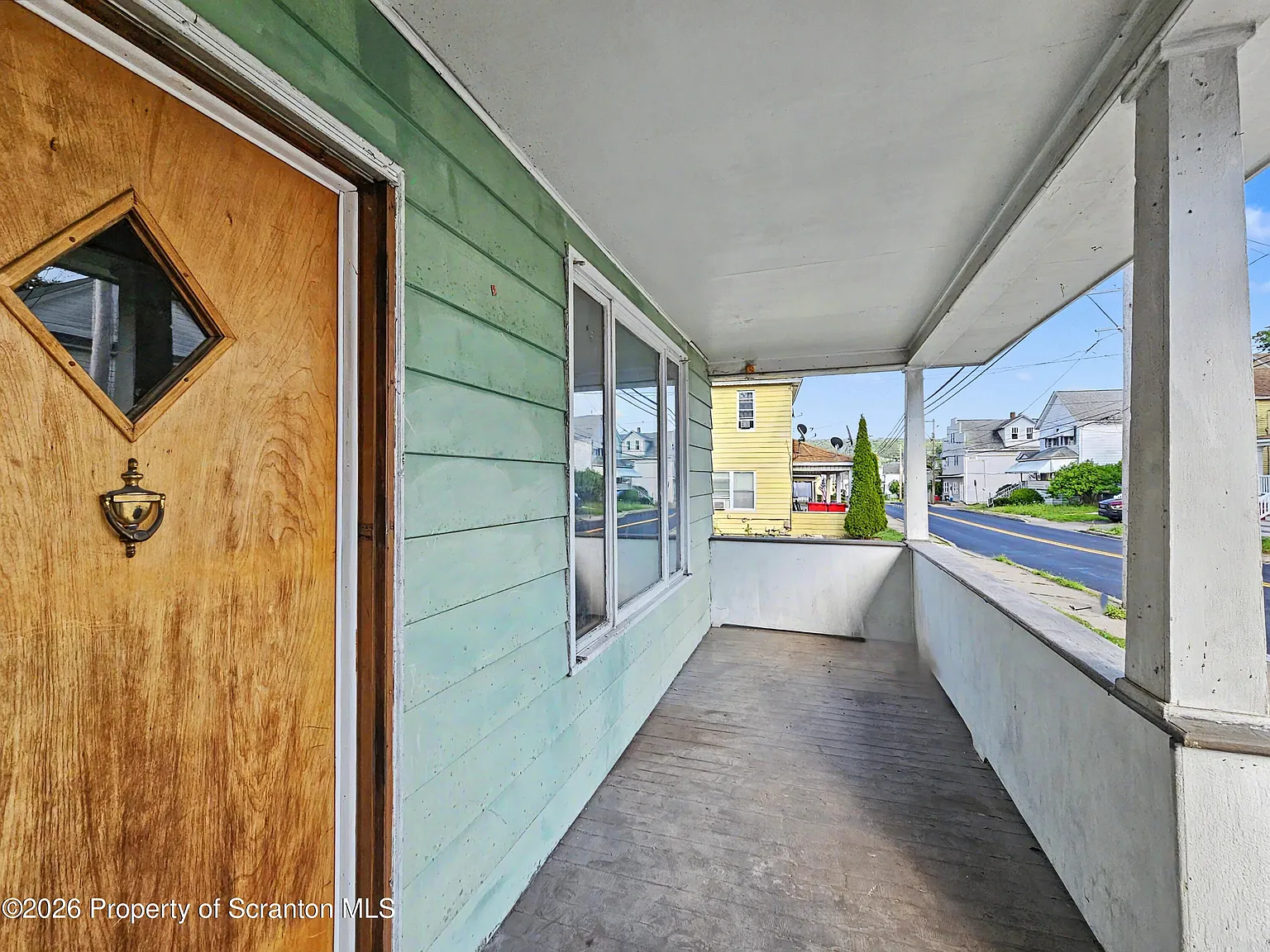 3 bed, 1.0 bath, 1354 sqft, $1,150 — Photo 2