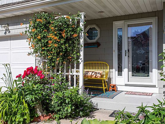2nd image of 10 Beach Manor Ct