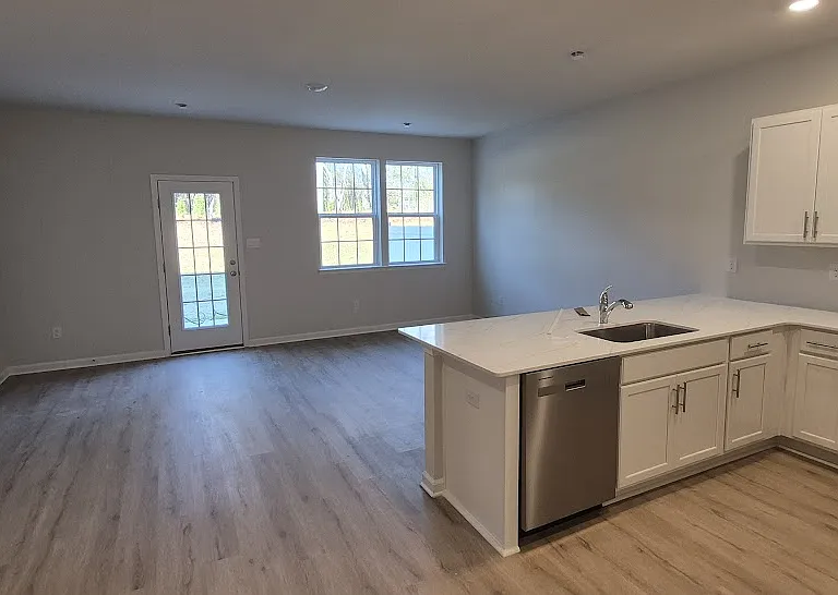 18 Reagan Dr — Photo 4