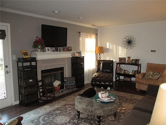 2nd image of 2224 Whitecliff Dr