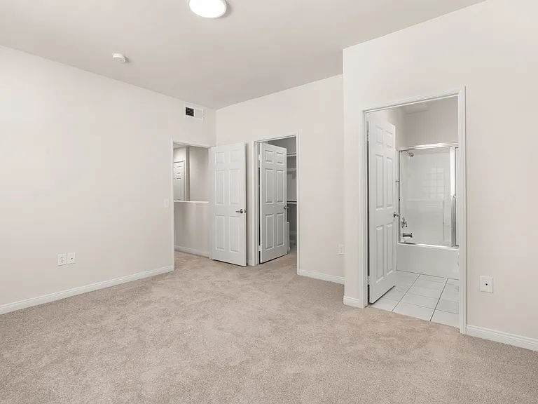 4527 Coldwater Canyon Ave #4 — Photo 2