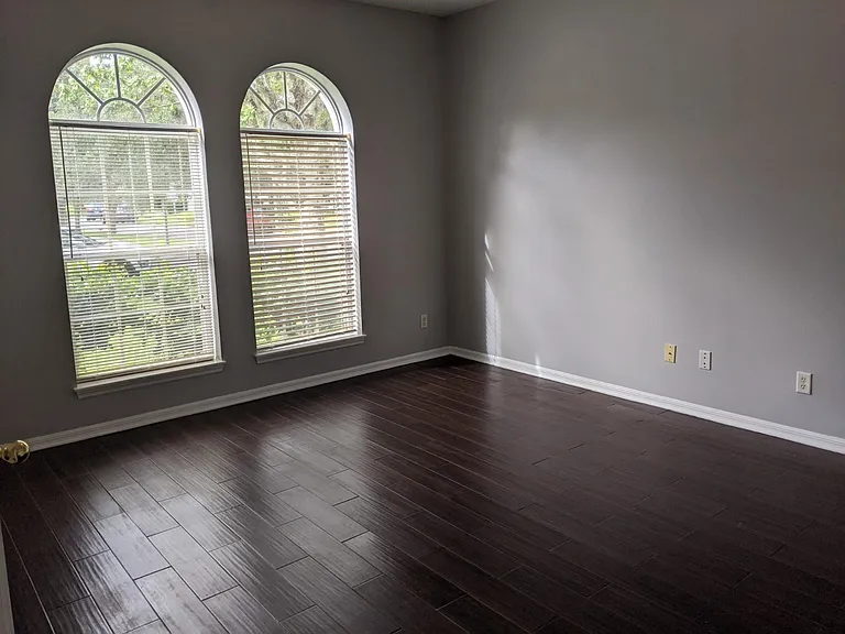 750 Lake Cove Pointe Cir — Photo 4