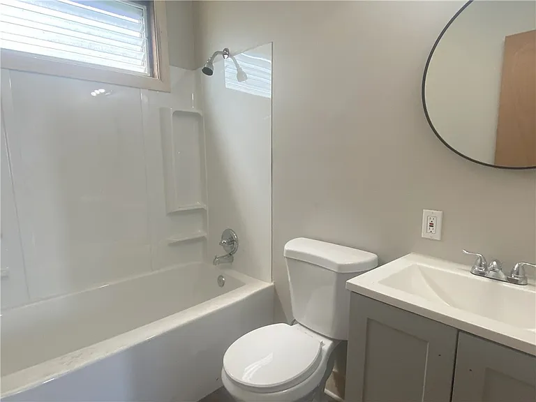 201 Irving Ave — Photo 9