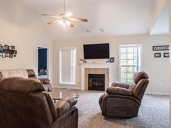2nd image of 3676 Fieldstone Dr