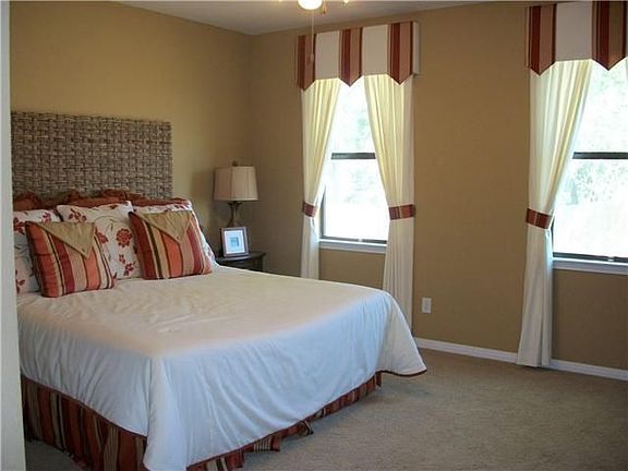 5th image of 1097 Twin Estates Dr