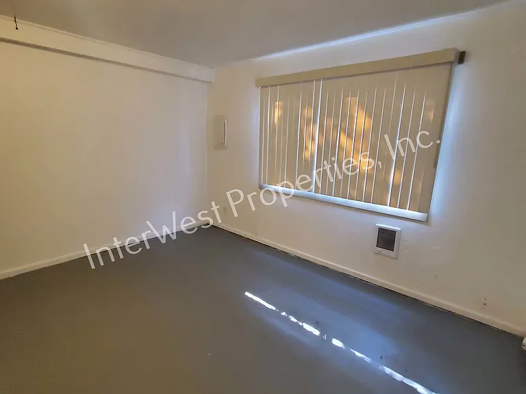 11714 E Burnside St — Photo 6
