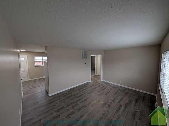 4th image of 501 Scott Ave APT D